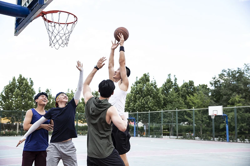 刻苦训练篮球时如何避免受伤的建议_2